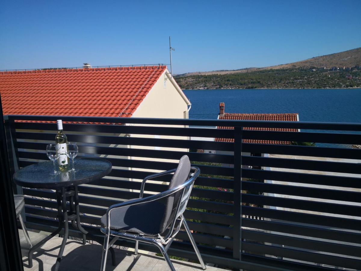 Sparadici Grebaštica Buitenkant foto
