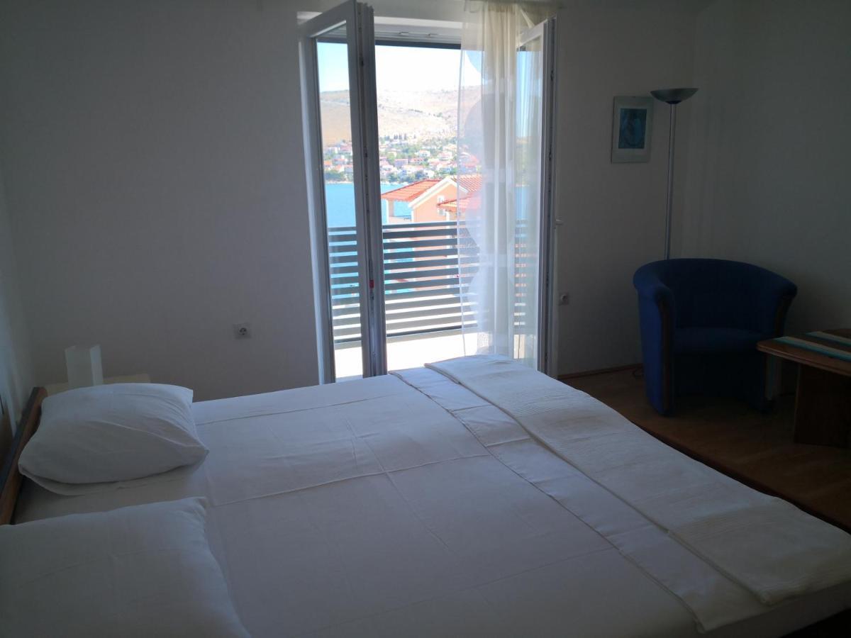 Sparadici Grebaštica Buitenkant foto