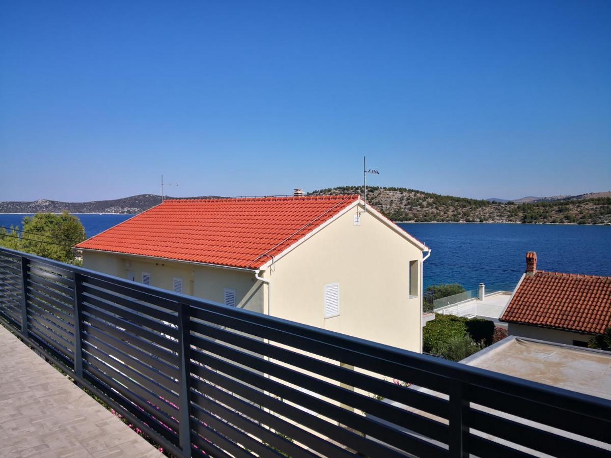 Sparadici Grebaštica Buitenkant foto