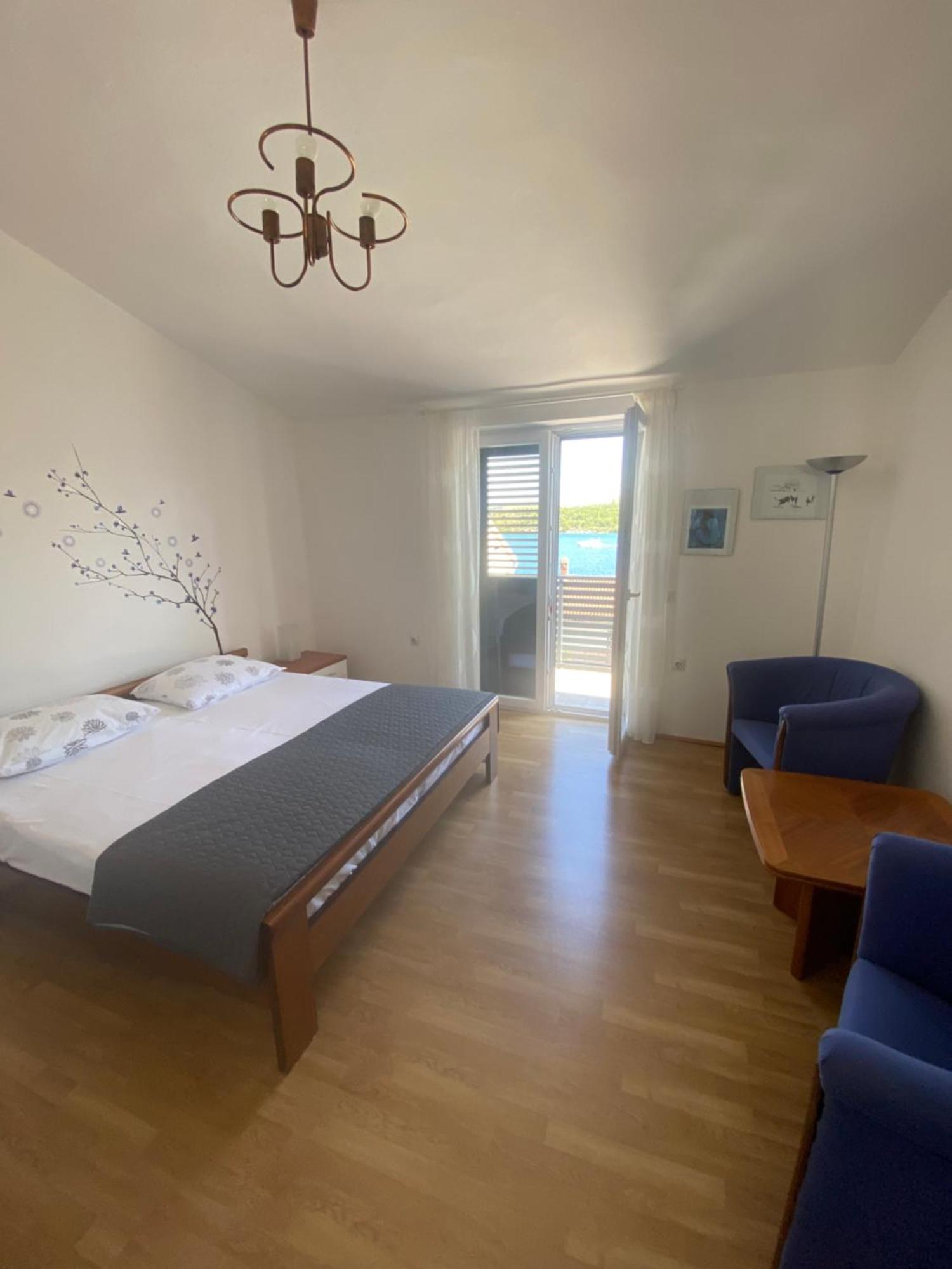Sparadici Grebaštica Buitenkant foto
