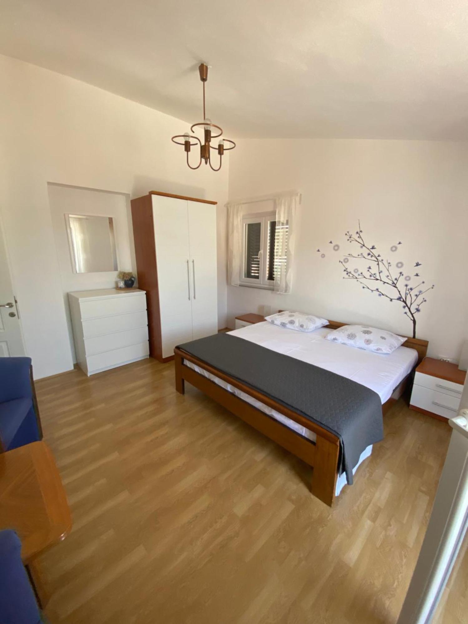 Sparadici Grebaštica Buitenkant foto